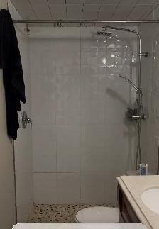 Large room, private bathroom and kitchenette - Photo 5