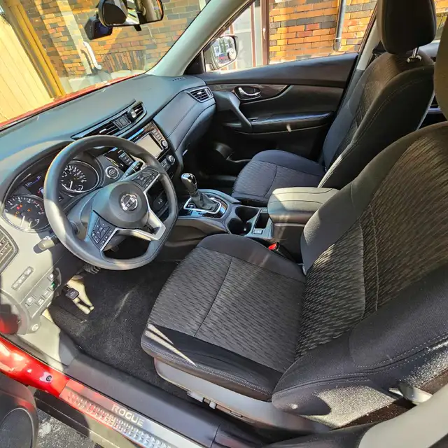 2018 Nissan Rogue. SV