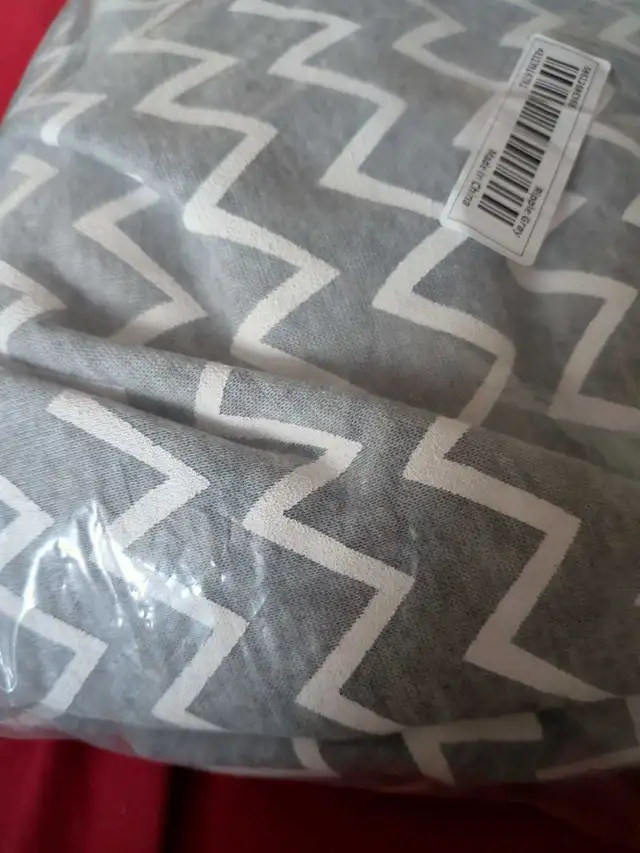 NIB Zig Zag Snuggy