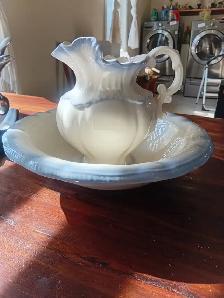 Plusieurs meubles antiques en bois a vendre 873-344-3733 - Photo 3