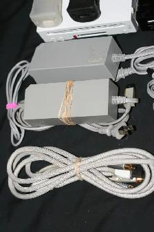 LOT OF 3 NINTENDO WII CONSOLES AND ACCESSORIES - Photo 2
