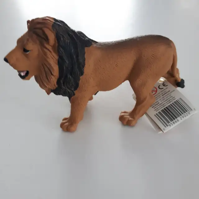 BEAU LION NEUF EN CÉRAMIQUE 'WALD SAFARI' 6'LONx4'HAUT: $10.00
