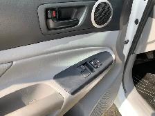 2015 TACOMA 4CYL 5 SPEED NO ACCIDENTS CERTIFIED - Photo 24