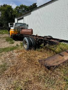 1979 GMC 7000 truck - Photo 3