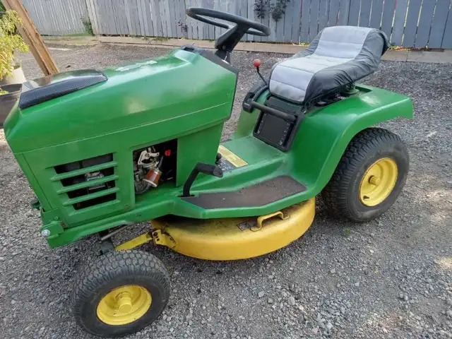 John Deere Riding Lawnmower/ Excellent shape