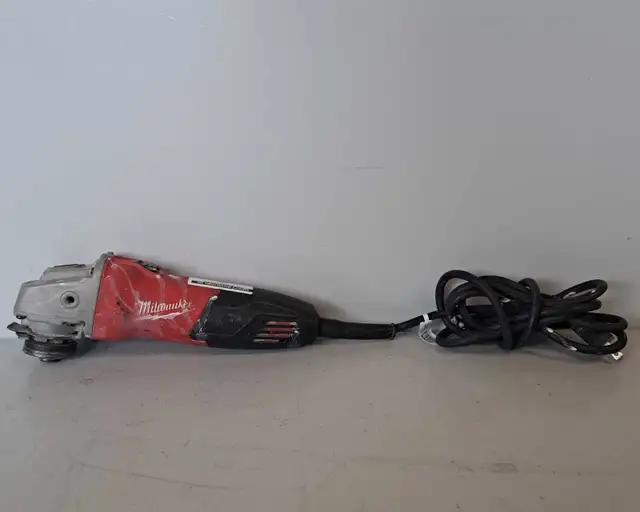 4 1/2' Milwaukee Grinder 613033 (30992627)