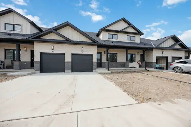 For Rent! 3-BEDROOM 4-BATHROOM Townhouse in Corunna