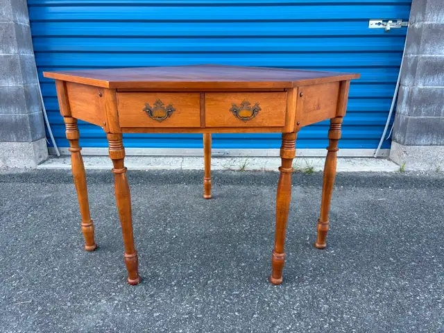 Corner Stand / Desk