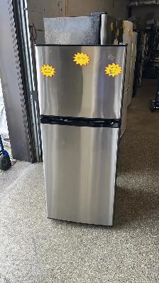 GE 24"Apartment Size Like New Fridge-30 Day Warranty - Photo 6