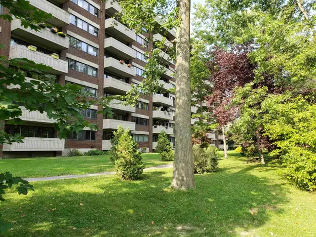 Condo de Luxe 3 1/2 830p.ca, MEUBLÉ à louer, 1188$ charge$