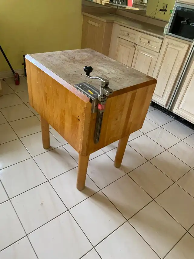 Butcher Block (24'w x 30' L x 32' T)