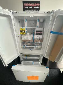 NEW 33" GE Counter Depth Fridge internal Water & Ice(18.6 Cu.Ft) - Photo 3
