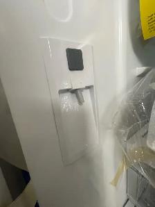 NEW 33" GE Counter Depth Fridge internal Water & Ice(18.6 Cu.Ft) - Photo 6