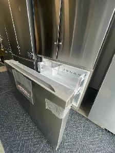NEW 33" LG Counter Depth Max Fridge With Ice Maker (21 Cu.Ft) - Photo 6