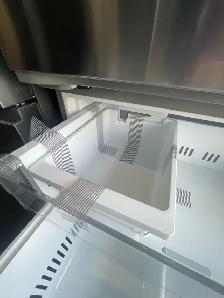 NEW 33" LG Counter Depth Max Fridge With Ice Maker (21 Cu.Ft) - Photo 7