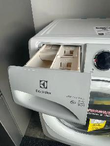 NEW 27" Electrolux Front Load Washer (Stackable) 5.1 Cu.Ft - Photo 7