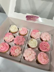 Oakville cakes , custom cakes and desserts for any occasion - Photo 3