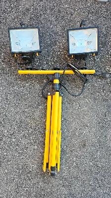 WORKSITE LIGHTS (2 OF THEM) - Photo 3