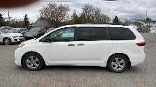 2016 Toyota Sienna LE - Photo 2