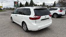 2016 Toyota Sienna LE - Photo 3
