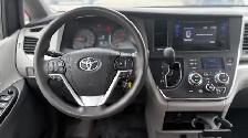 2016 Toyota Sienna LE - Photo 17