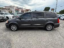 2016 Chrysler Town & Country TOURING - Photo 4