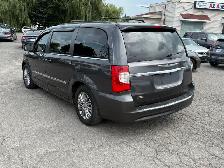 2016 Chrysler Town & Country TOURING - Photo 5