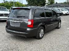 2016 Chrysler Town & Country TOURING - Photo 7