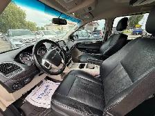 2016 Chrysler Town & Country TOURING - Photo 10