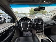 2016 Chrysler Town & Country TOURING - Photo 16