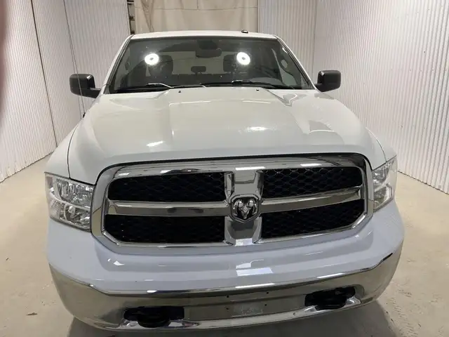 RAM 1500 Classic SLT cabine d'équipe 4x4 caisse de 5 pi 7 po 202