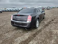 2013 Chrysler 300 - Photo 4