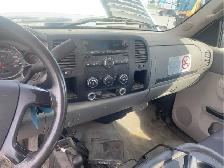 2011 Chevrolet Silverado 2500HD w/ Head Curtain Airbags - Photo 12