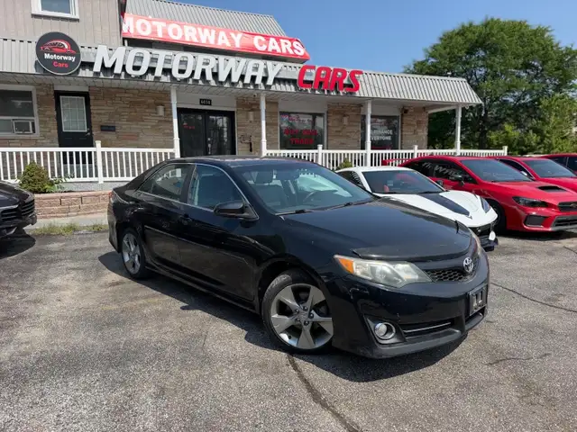 2013 Toyota Camry SE Sedan Auto LOW KM IN CANADA
