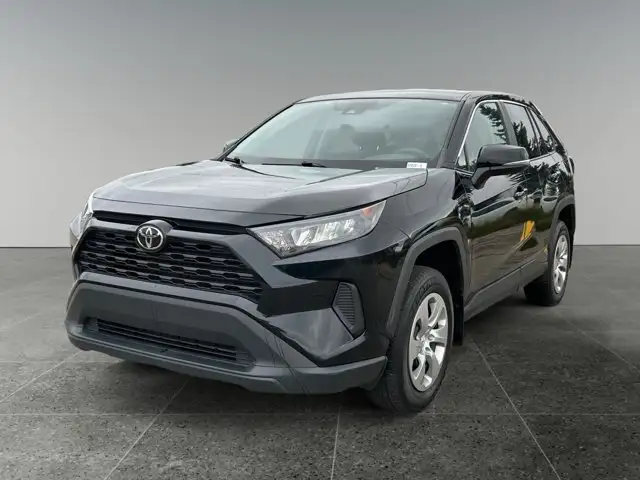 2022 Toyota RAV4 LE / AWD