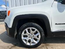 2016 Jeep Renegade Latitude AWD Command Start | Heated Seats - Photo 10