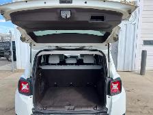 2016 Jeep Renegade Latitude AWD Command Start | Heated Seats - Photo 11