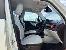 2016 Jeep Renegade Latitude AWD Command Start | Heated Seats - Photo 22