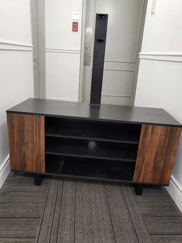 TV Stand $35 Prime Cables Model: LTS-12S