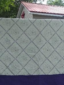 Lavender quilt with flowers 92 x 95 reversible - Photo 2