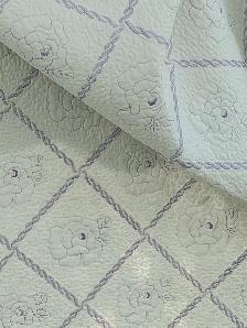 Lavender quilt with flowers 92 x 95 reversible - Photo 3