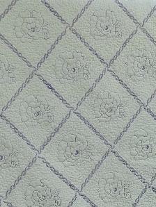 Lavender quilt with flowers 92 x 95 reversible - Photo 4
