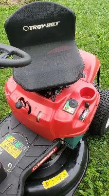 Troy-Bilt Lawn tractor - Photo 3