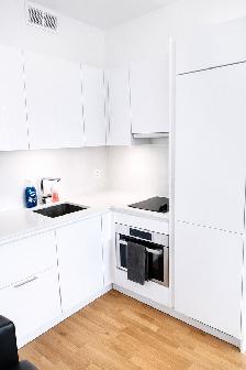 Bachelor Unit | Short Term | Amazing CN Tower View - Photo 9