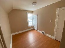 Remodeled Fully Renovated Huge 05 bedrooms House   Utilit. ASAP - Photo 3