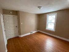 Remodeled Fully Renovated Huge 05 bedrooms House   Utilit. ASAP - Photo 4