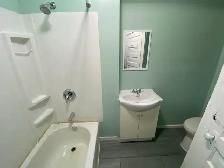 Remodeled Fully Renovated Huge 05 bedrooms House   Utilit. ASAP - Photo 9