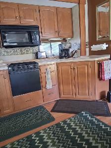 2010 Titanium 30/35 fifth wheel - Photo 6