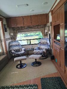 2010 Titanium 30/35 fifth wheel - Photo 10