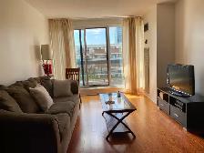 Bright room for rent in Etobicoke - Photo 8